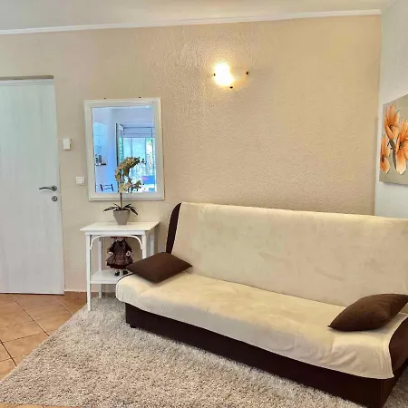 In 45034 Apartman *